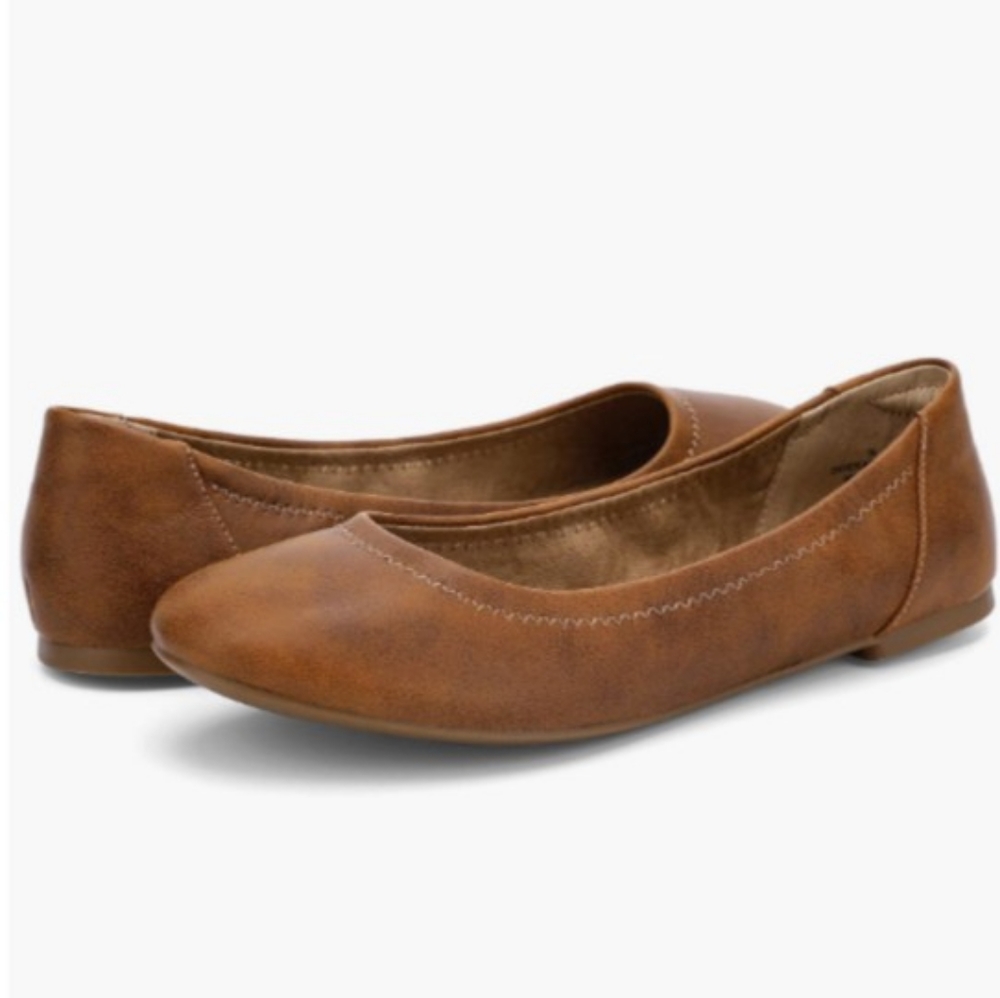 NWOT Kolili Round Toe Ballet Flats